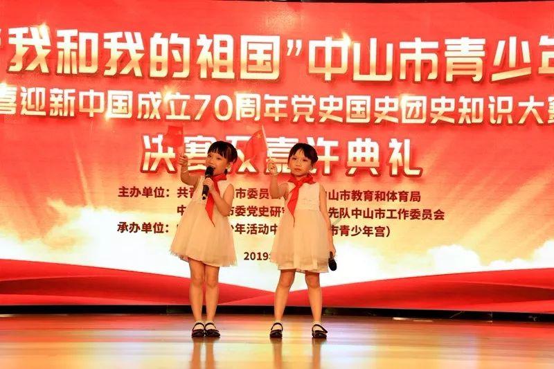 5个月的柴犬将4岁的英斗欺负的连连败退,英斗:你欺负老实狗